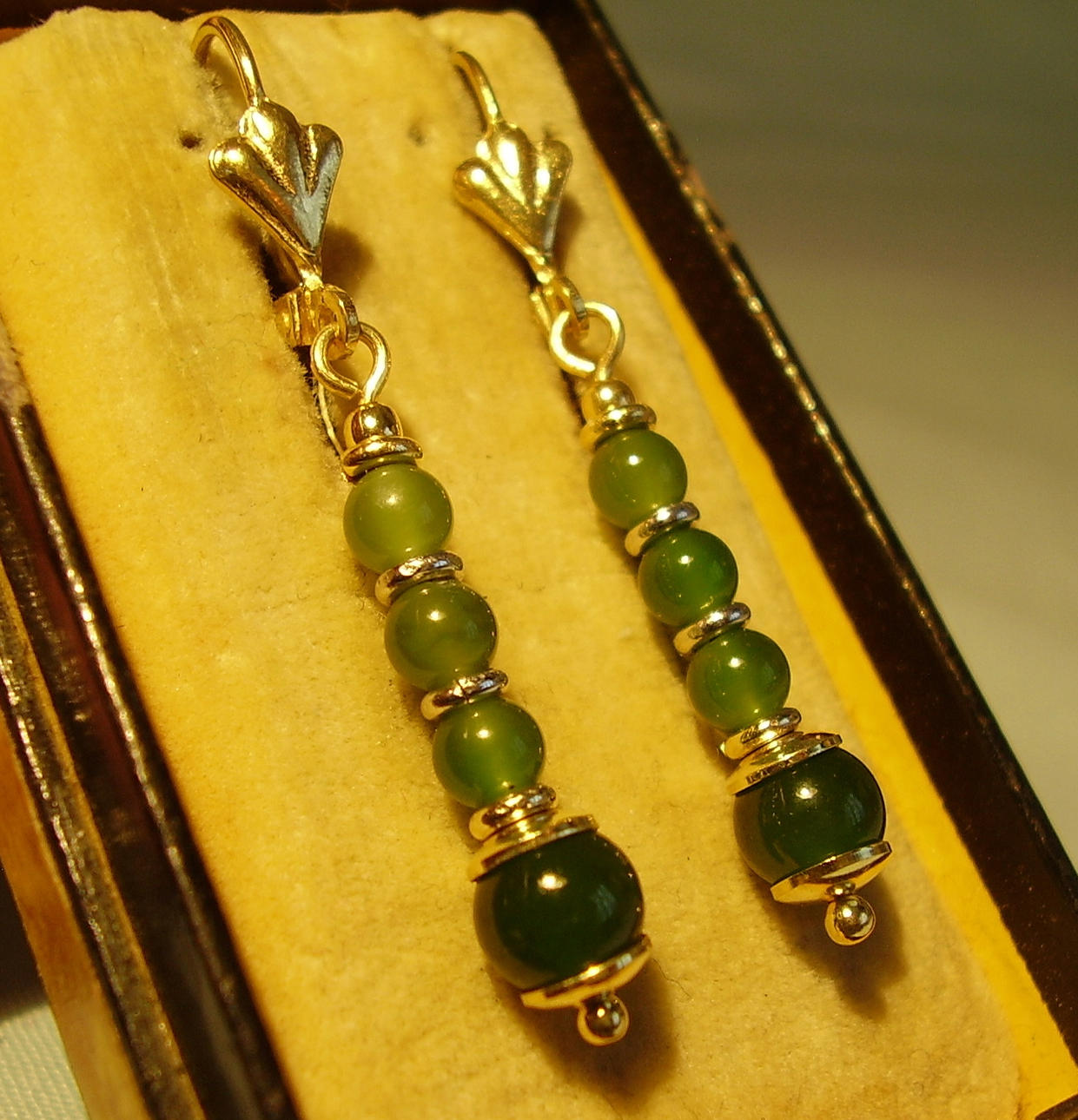 JADE CASCADE ÖRHÄNGEN silverpläterad.