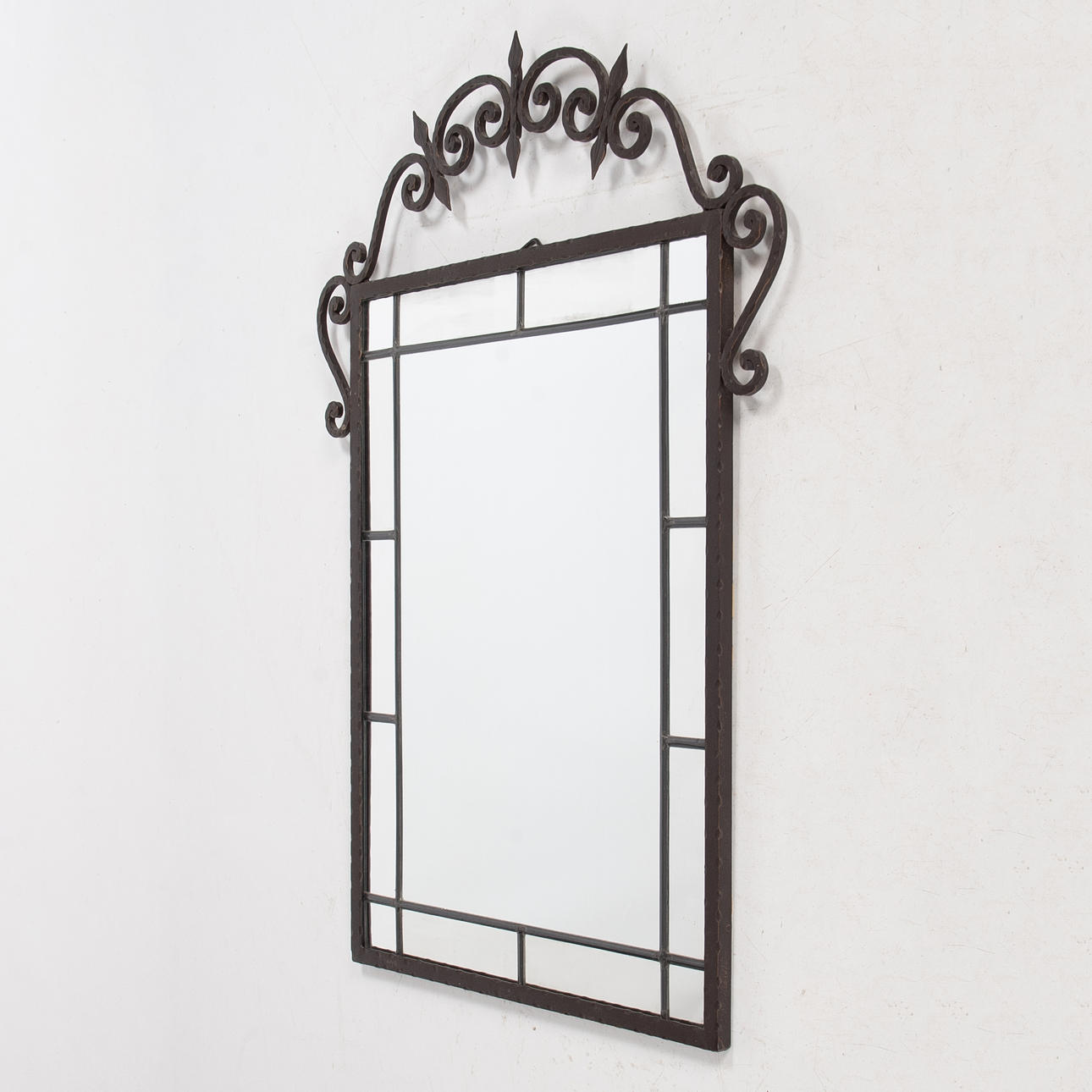 ESPEJO DE PARED, forjado con vitrales.