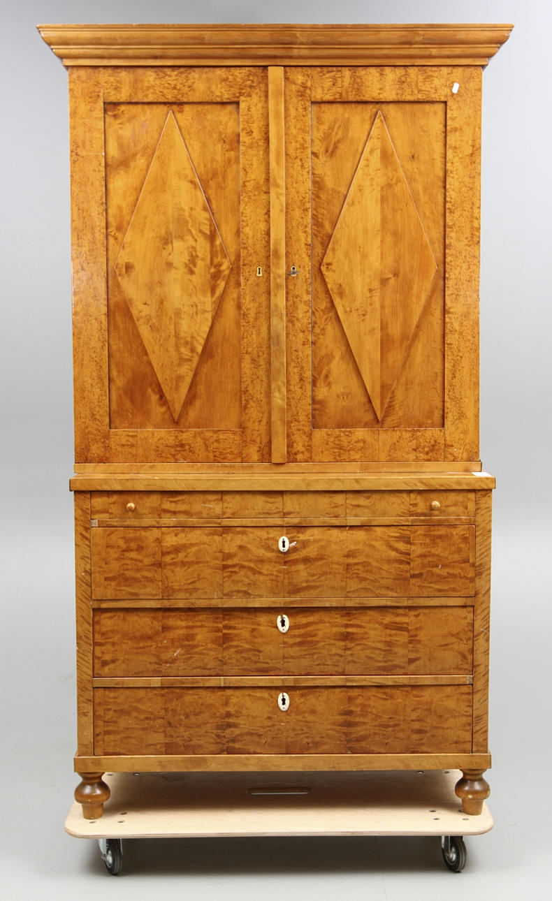 SKÅP, empir, 1800-tal.