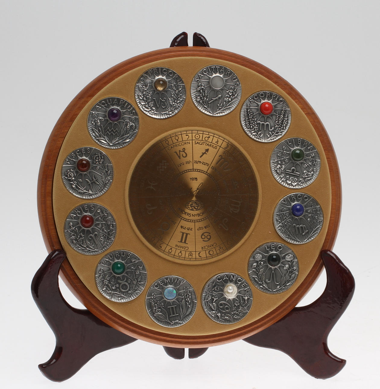 "STJERNETEGNSERIEN", Harald Salomon, 12 st medaljer sterling silver. Total vikt (inkl stenar) 1036 gram.