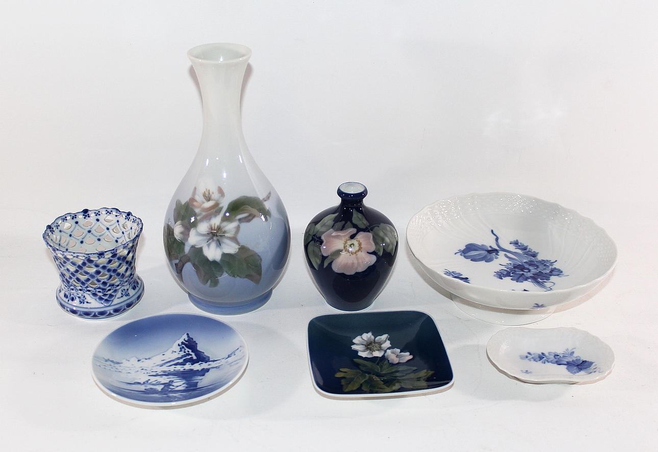 VASER och FAT, porslin, 7 delar, Royal Copenhagen, Danmark.