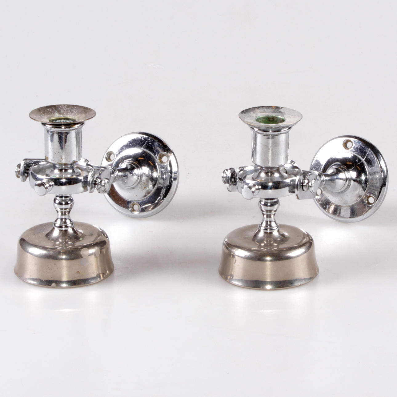 VÄGGLJUSSTAKAR, ett par, från svenskt örlogsfartyg, tidigt 1900-tal.