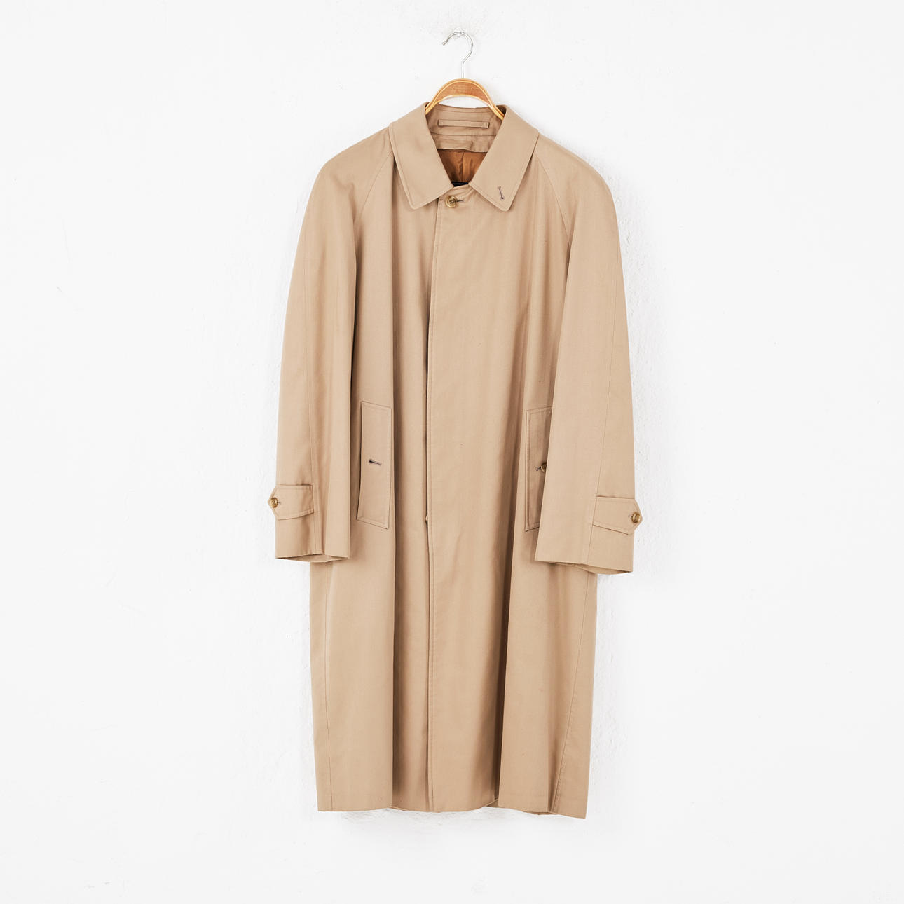 BURBERRY, trench coat.