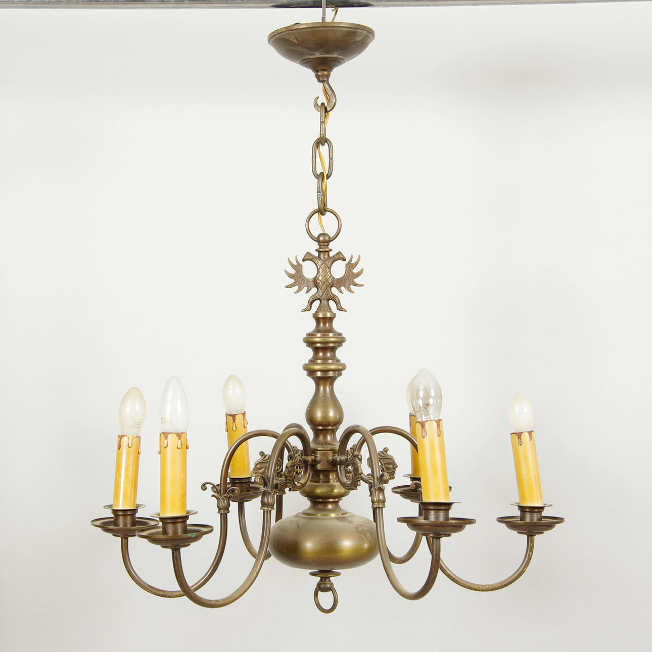 TAKARMATUR, 6-armad, malm, 1900-talets första hälft.