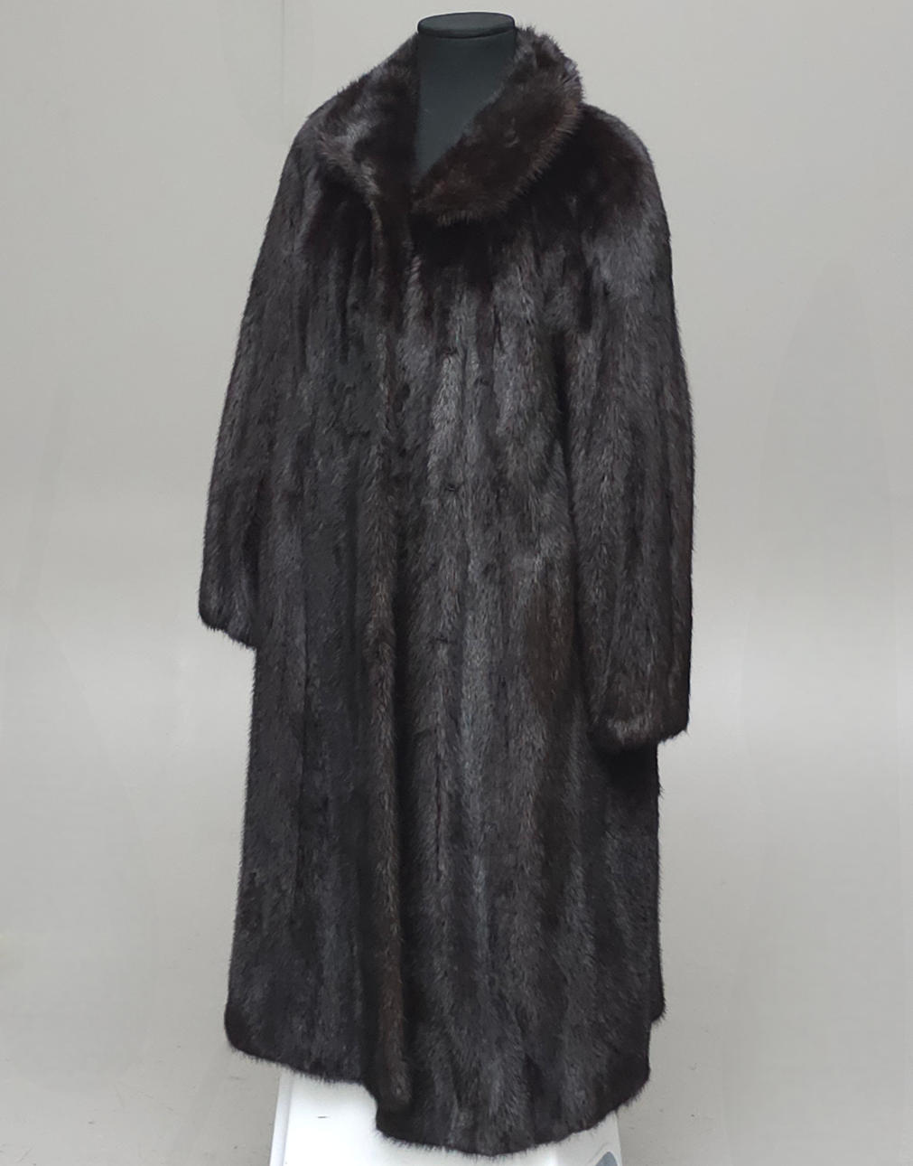 LANG MINKFRAKKE, SAGA MINK.