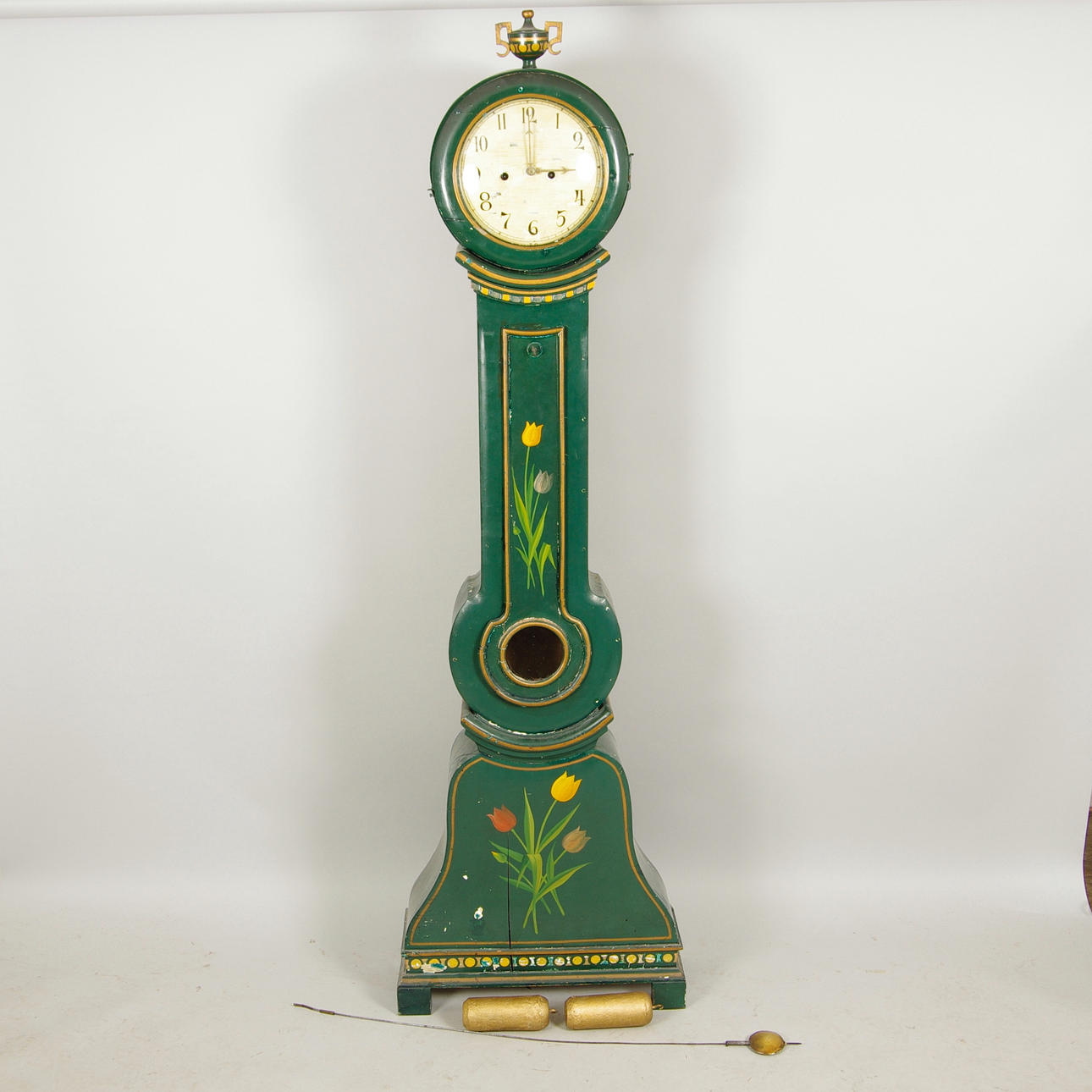 GOLVUR, målat och förgyllt trä, 1800-tal.