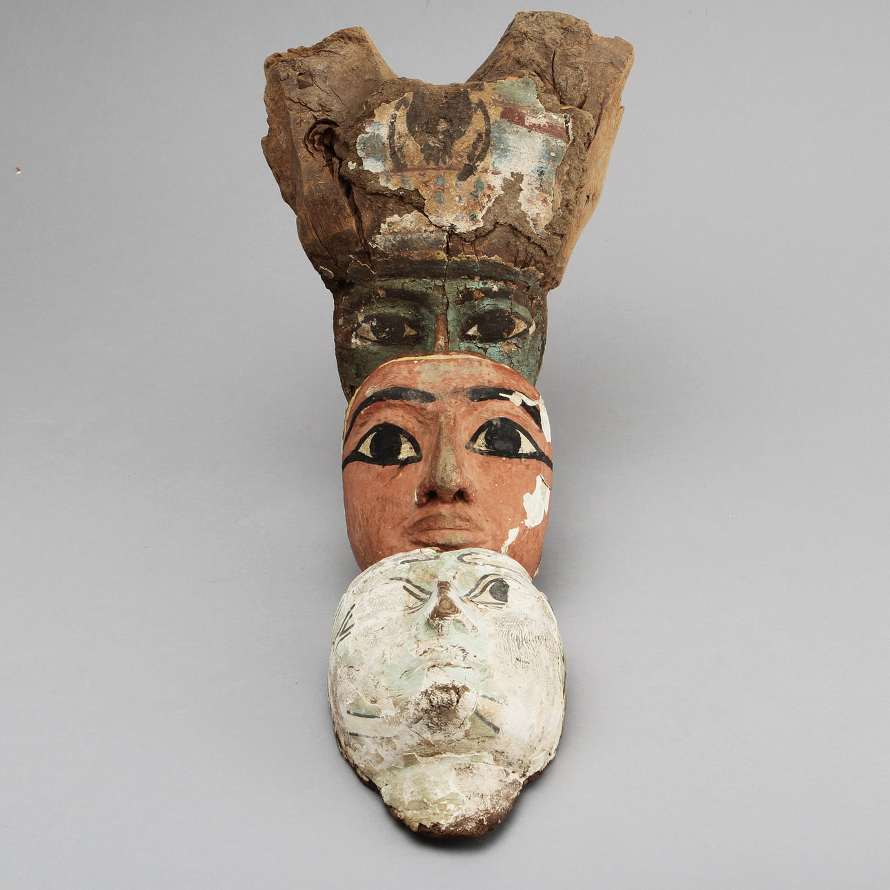 MUMIEMASKER, 3 st, Egypten, grekisk-romersk tid samt 1900-tal.