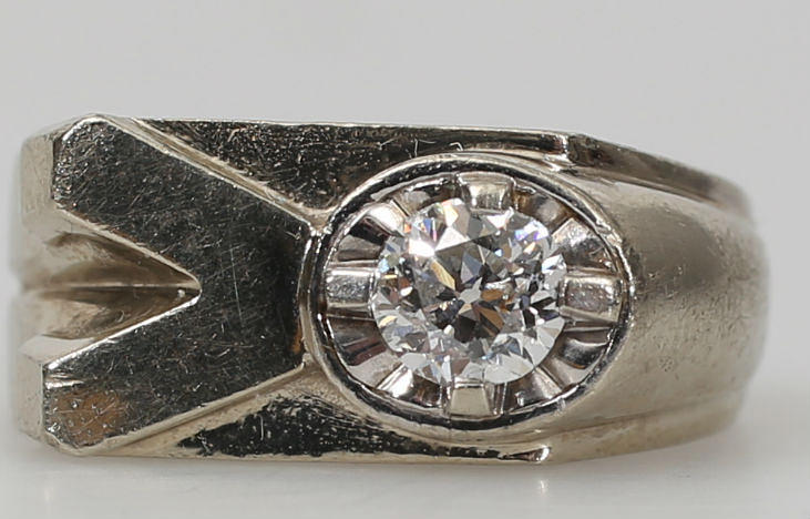 RING, 14K vitguld, diamant 0,45 carat, 8,8 gram.