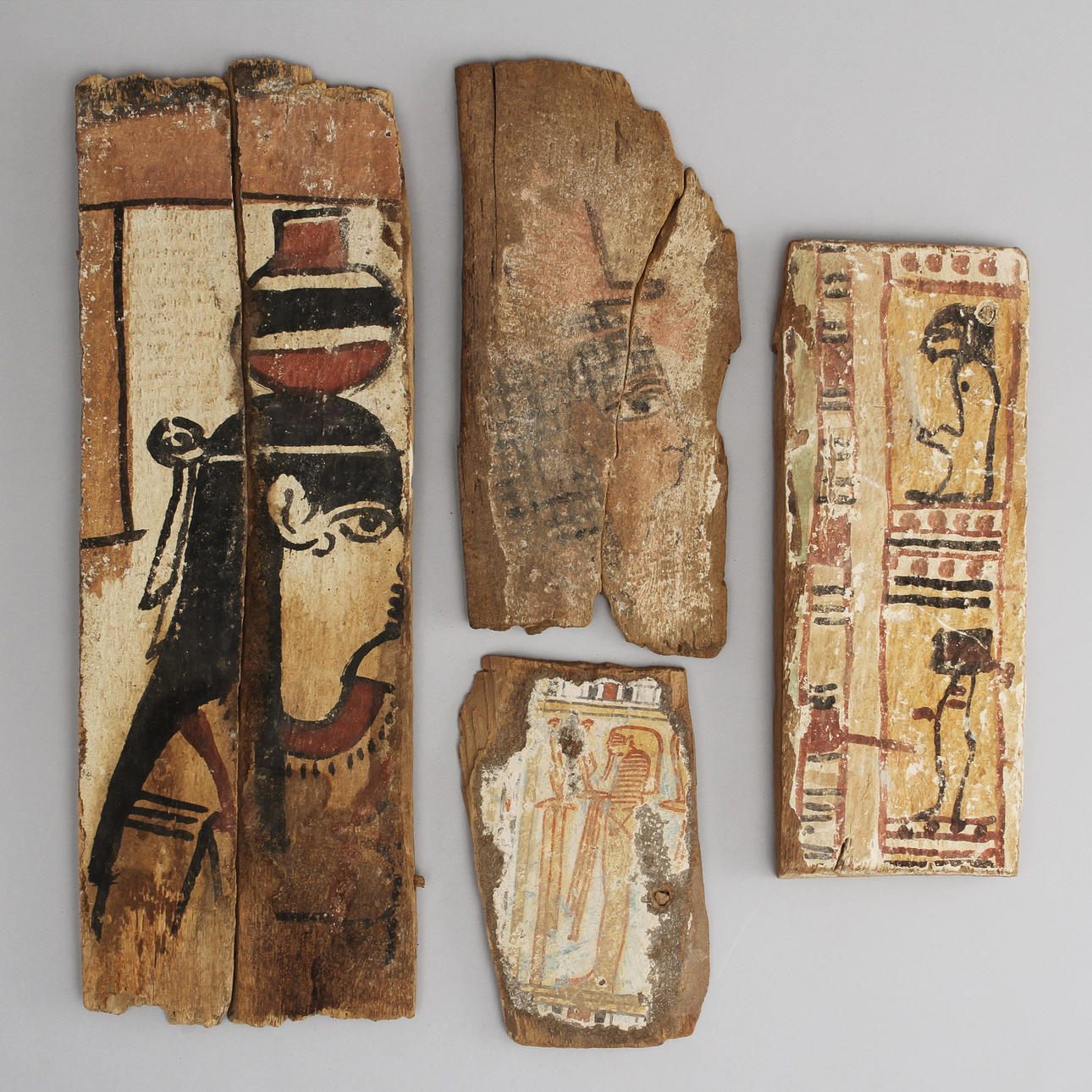 KISTFRAGMENT, 6 delar, trä och stuck, Egypten, antik tid samt 1900-tal.