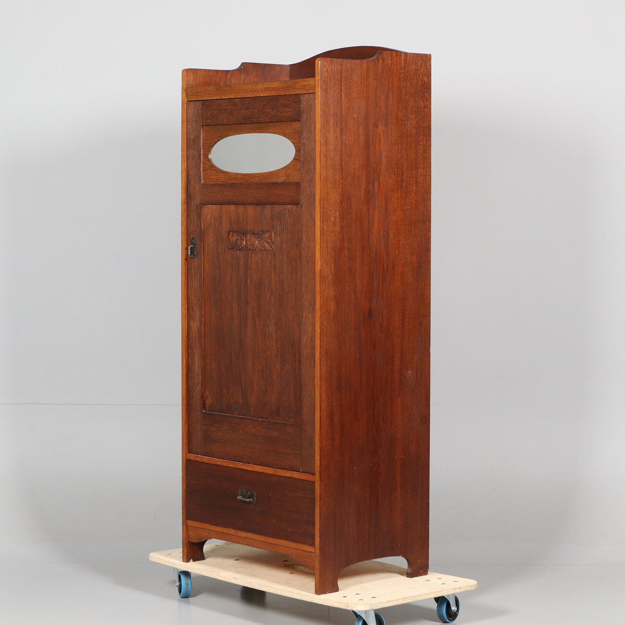 GARDEROBE, Jugendstil.