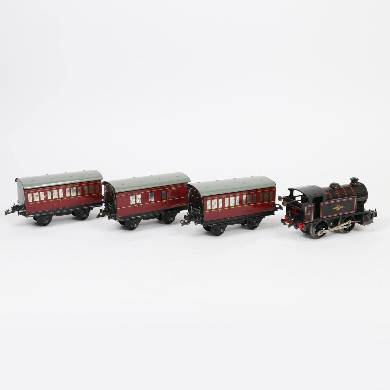 HORNBY CLOCKWORK LOCOMOTIVE AND TENDERS (4). Toys - Toys - Auctionet