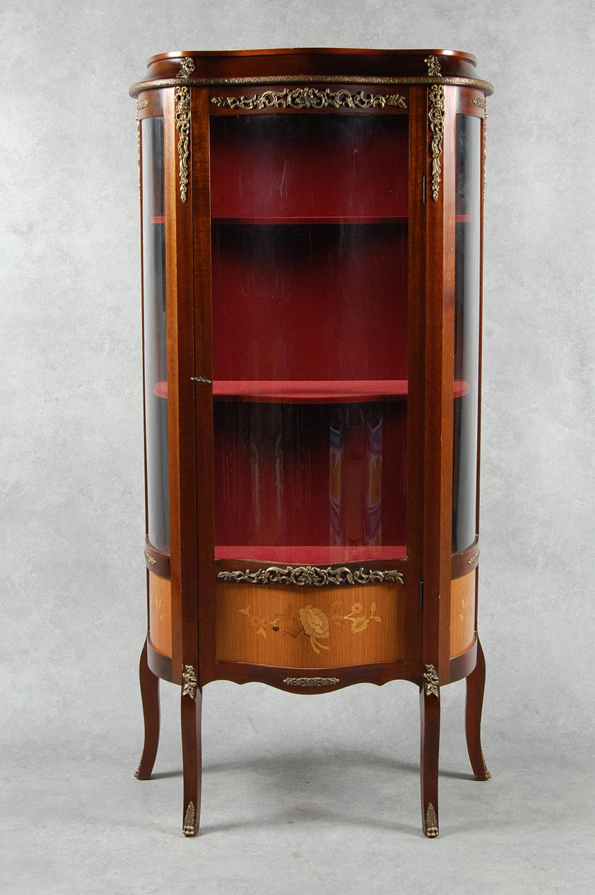VITRINSKÅP, Louis XVI-stil,1900-tal.