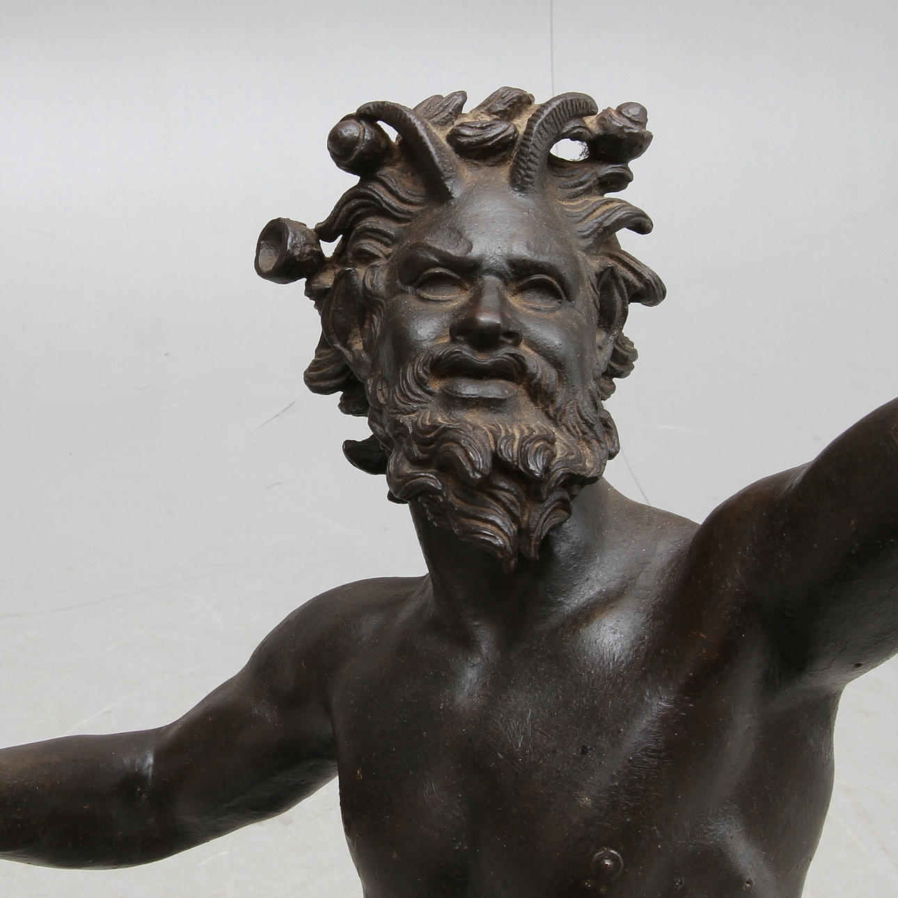 SKULPTUR, efter "Den dansande Faunen från Pompeji", brons, omkring 1900.