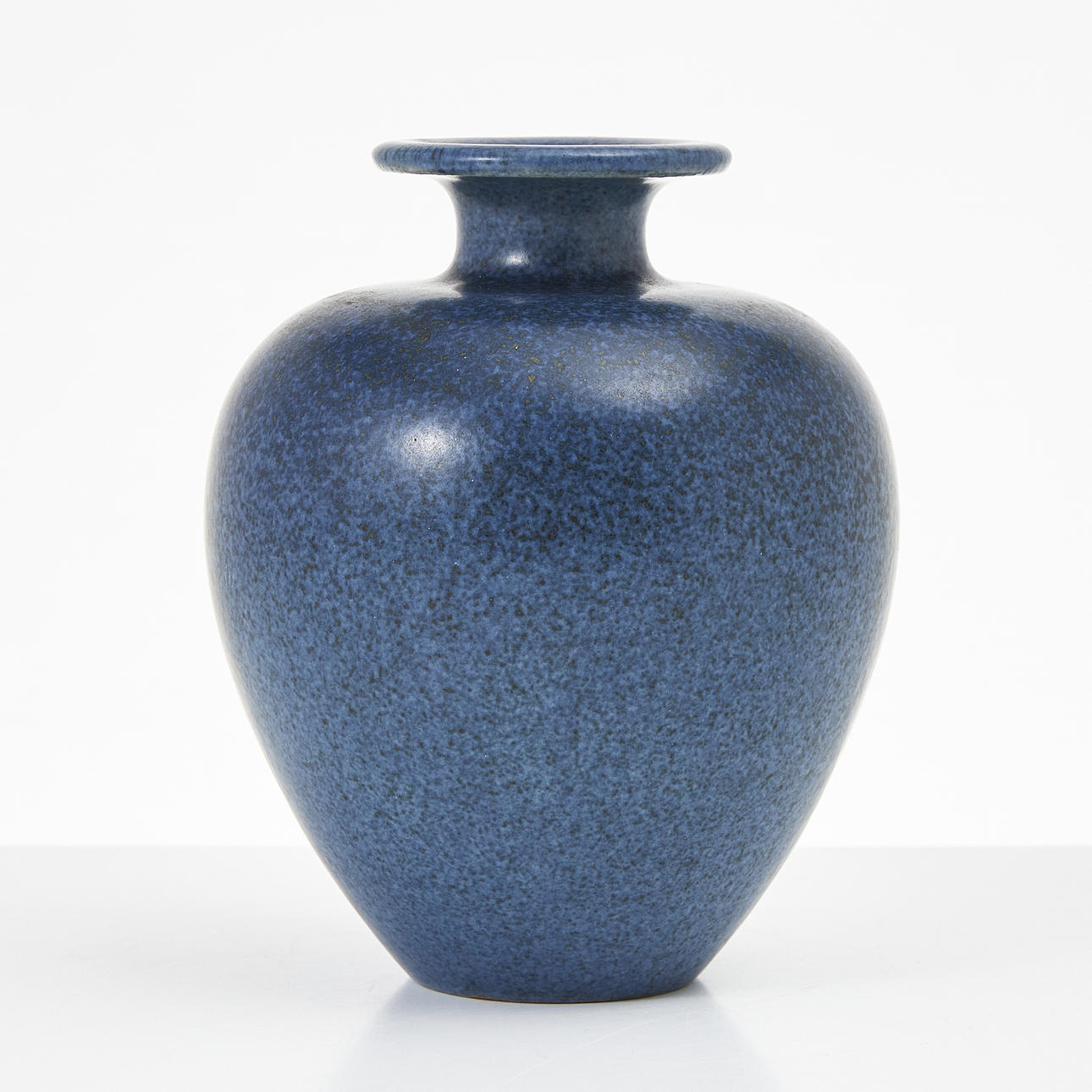 ERICH & INGRID TRILLER. Vase, stentøj.