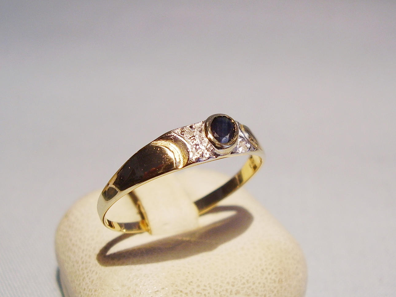 SAPPHIRE DIAMANTRING 585 gult guld.