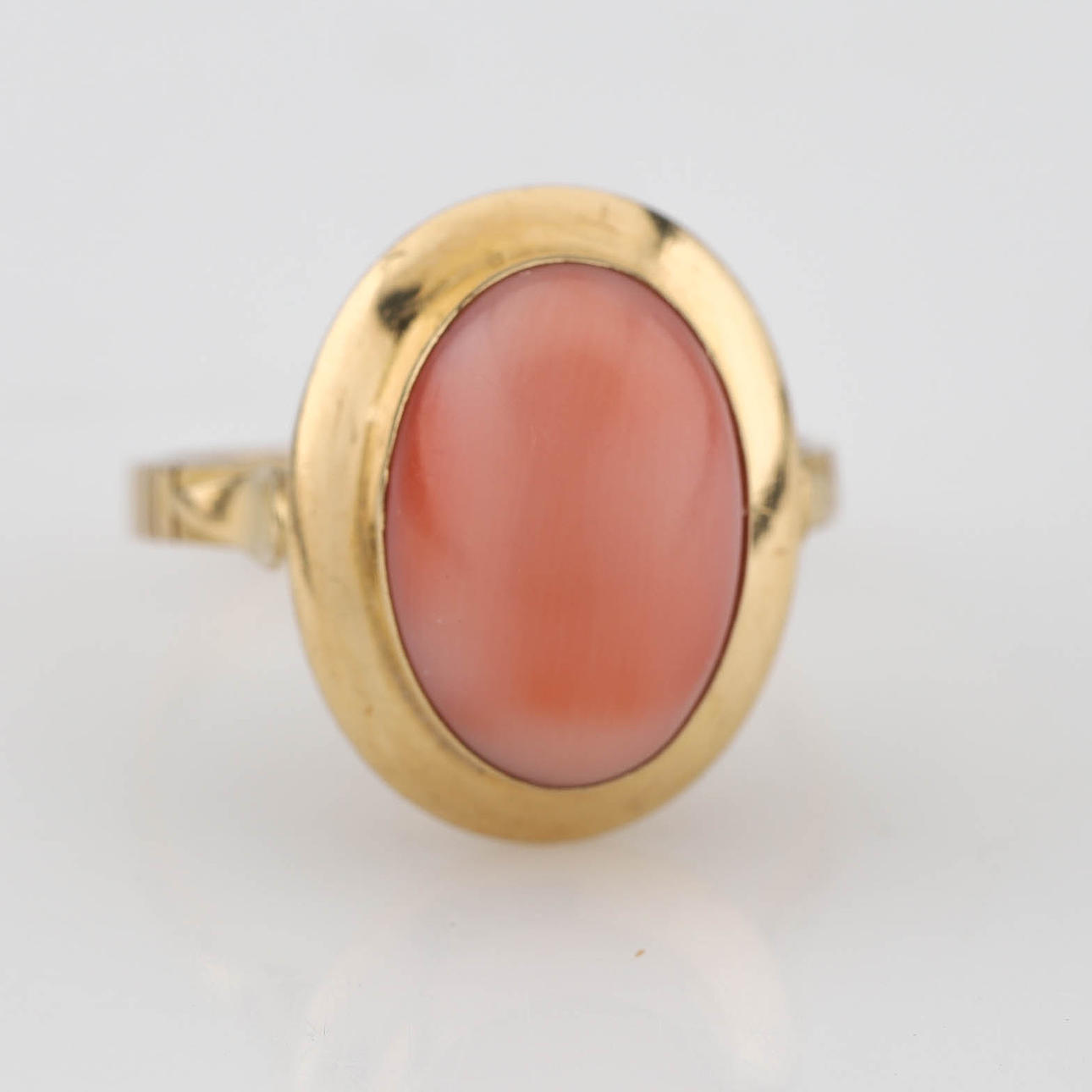 ANILLO, oro de 18 quilates, coral.