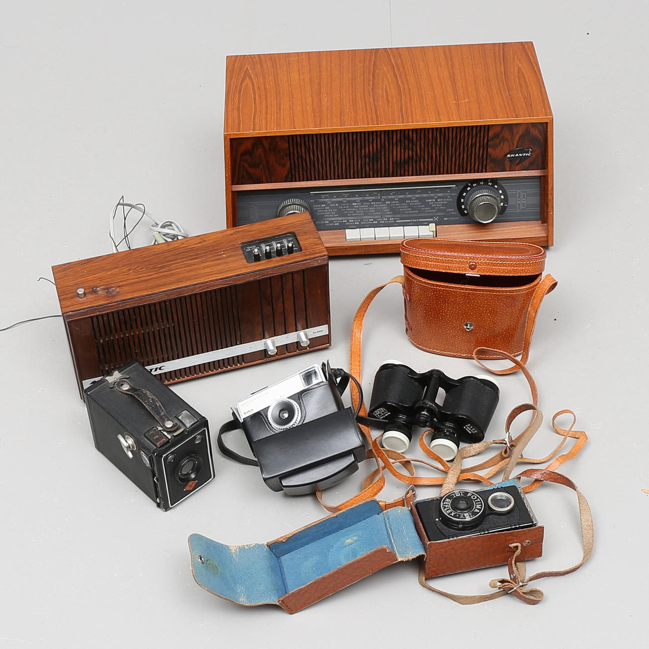 KAMEROR, 3 st, RADIOR, 2 st samt KIKARE, Fotima Reflex, Agfa, Scantic m m.