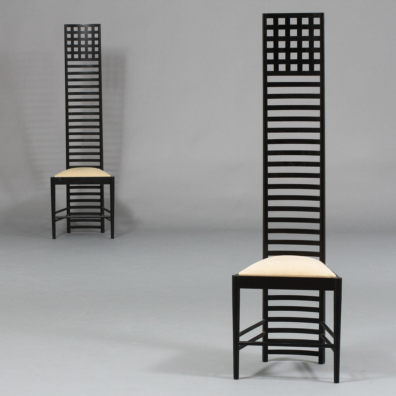 STOLAR, ett par, efter Charles Rennie Mackintosh.