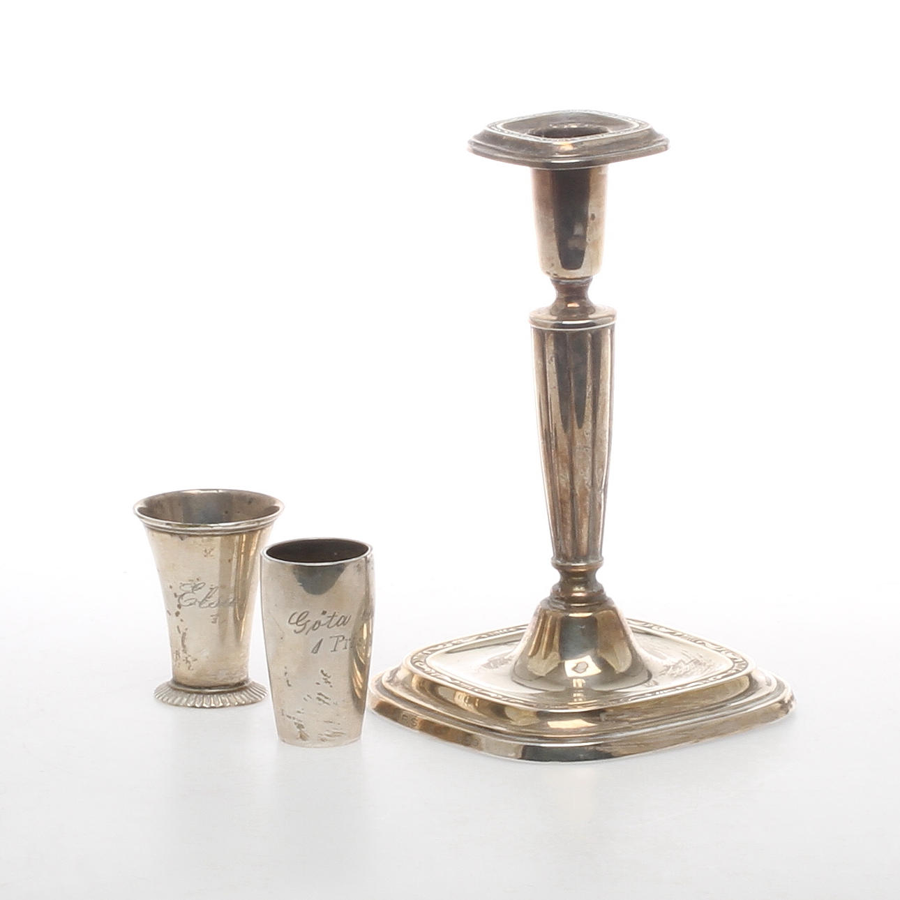 LJUSSTAKE samt BÄGARE 2 st, silver, 1900-tal.