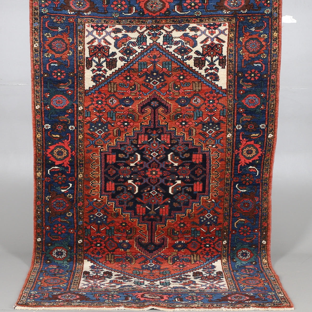 MATTA, Hamadan, 135 x 212 cm.