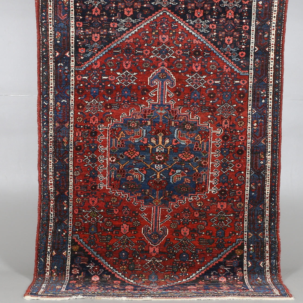 MATTA, Hamadan, 127 x 190 cm.