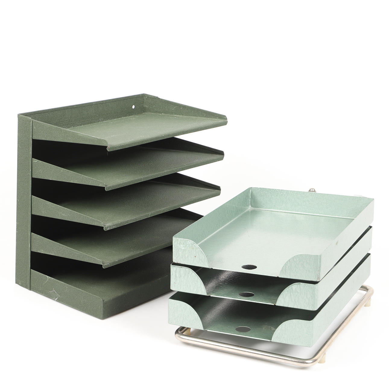 DOKUMENTSAMLARE, 2 stycken, bl. a brännlackerad plåt, 1900-talets mitt.