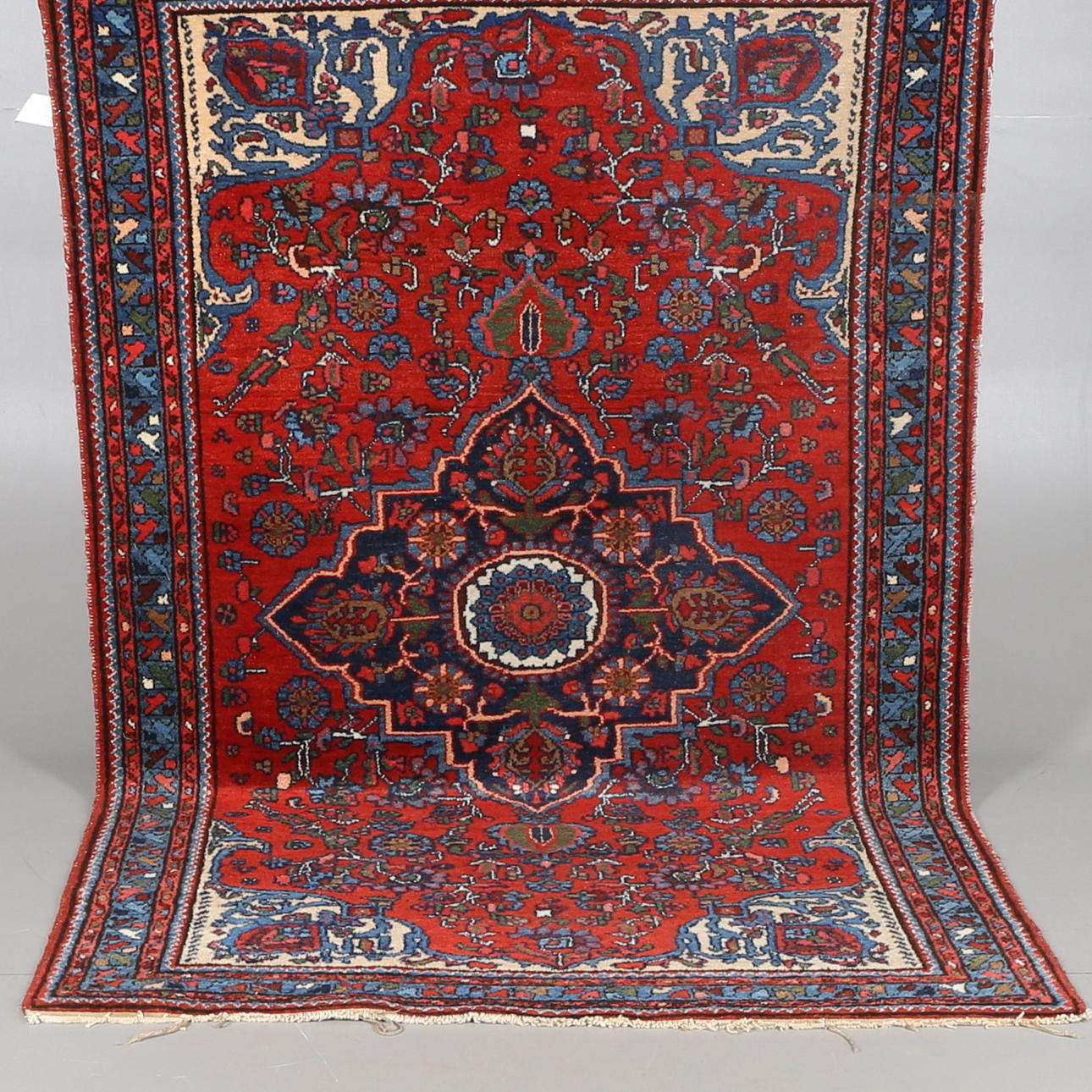 MATTA, Hamadan, 128 x 200 cm.