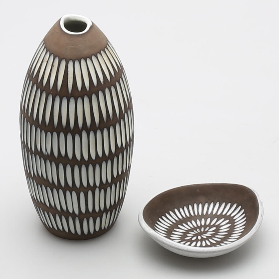 VAS OCH SKÅLFAT, 2 st, lergods, serien 'Negro', Ingrid Atterberg, Upsala Ekeby.