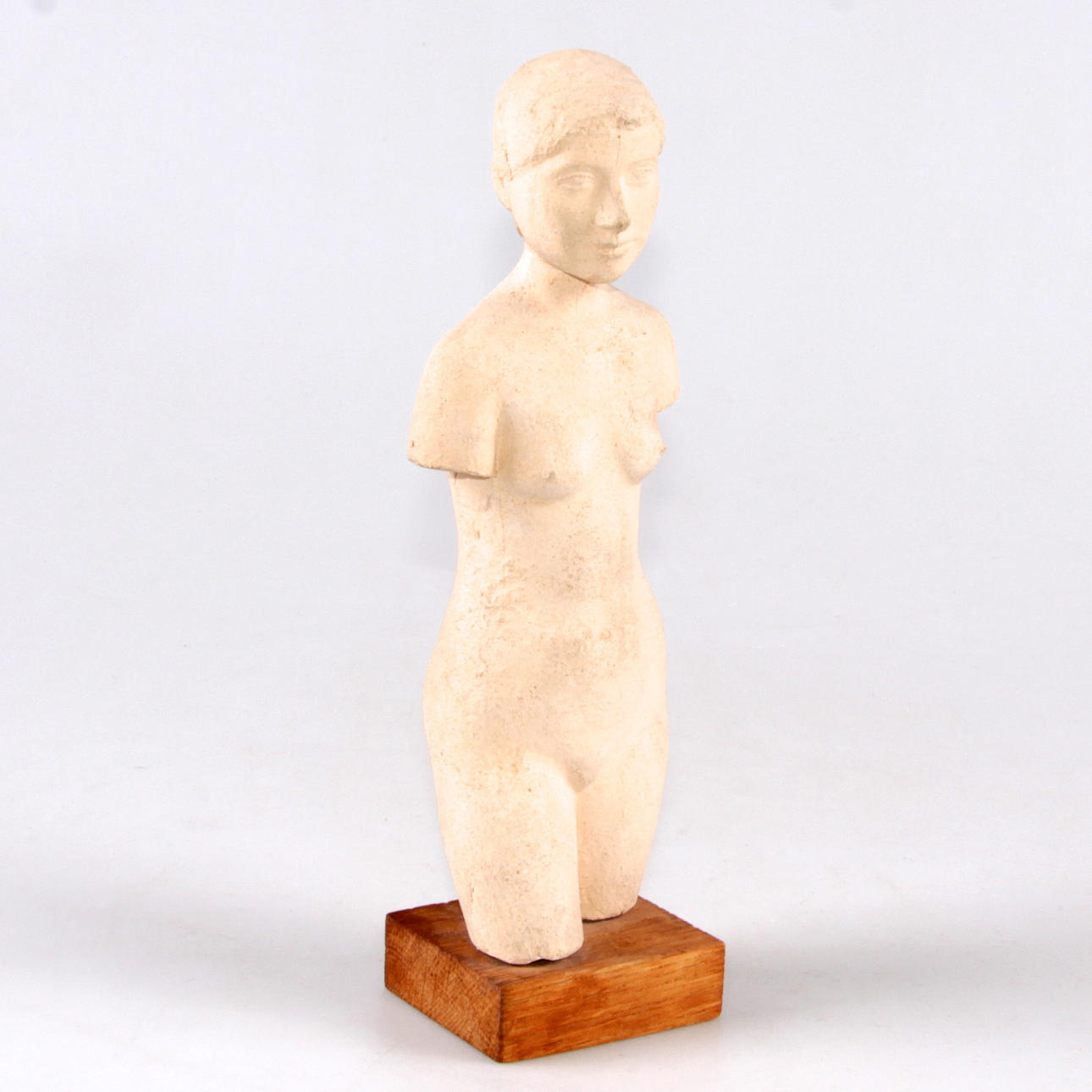 GUSTAF NORDAHL. Skulptur, lergods, på träsockel, signerad, 1900-tal.