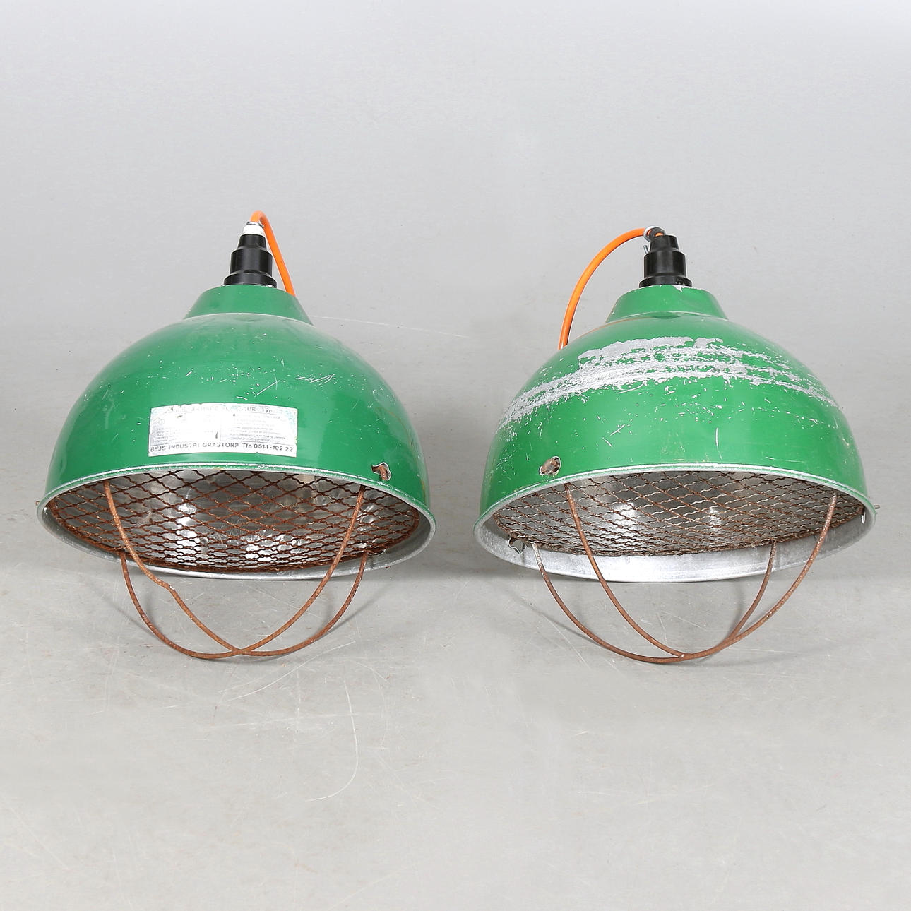 INDUSTRILAMPOR, ett par, aluminium, sk. "Grislampa". 1900-talets andra hälft.