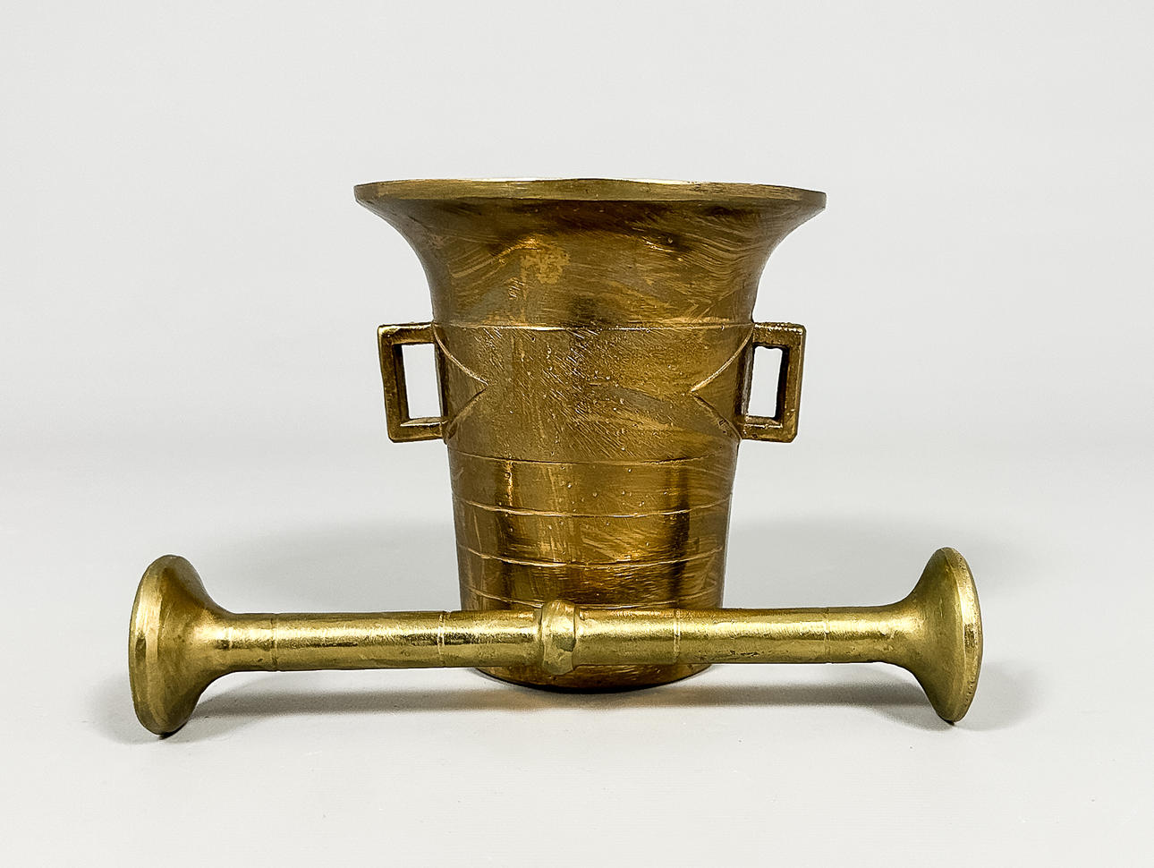 MORTEL & PESTLE, brass.
