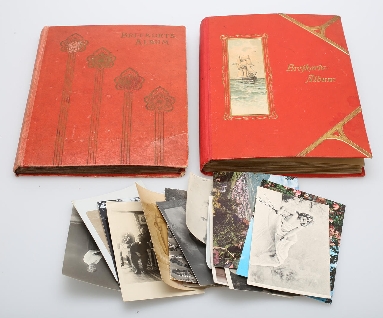 VYKORTSALBUM, 2 st samt VYKORT, drygt 100 st, topografi, 1900-talets början.