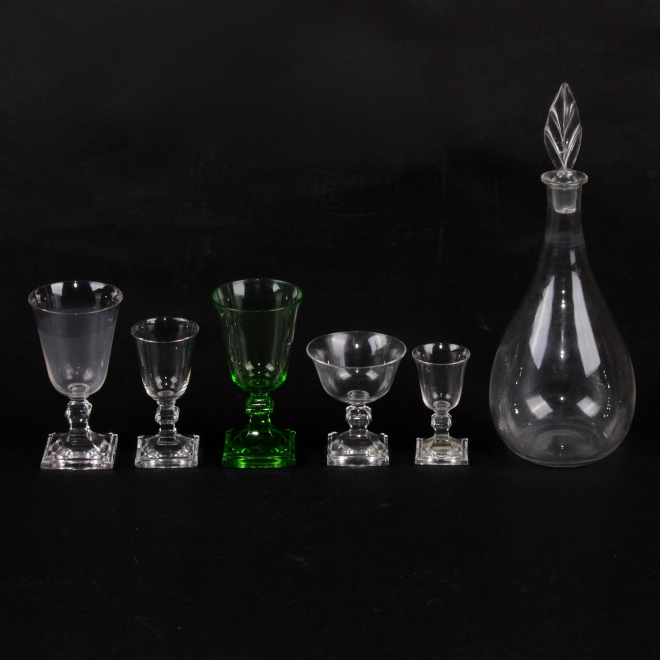 GLASSERVIS, 65 delar, "Queen", Pukeberg, 1900-talets första kvartal.