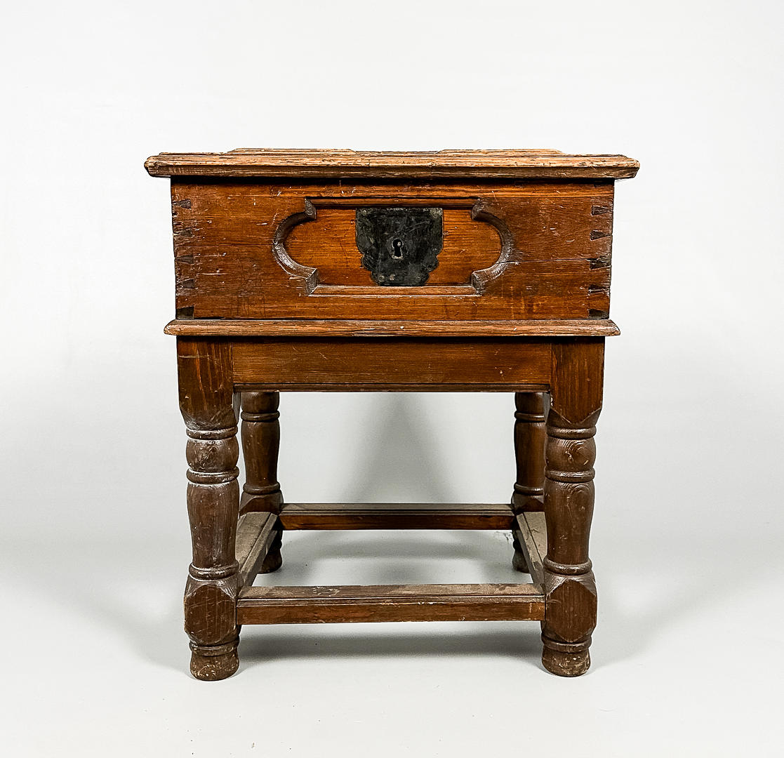 Rinta jaloissa, 1800-luku.