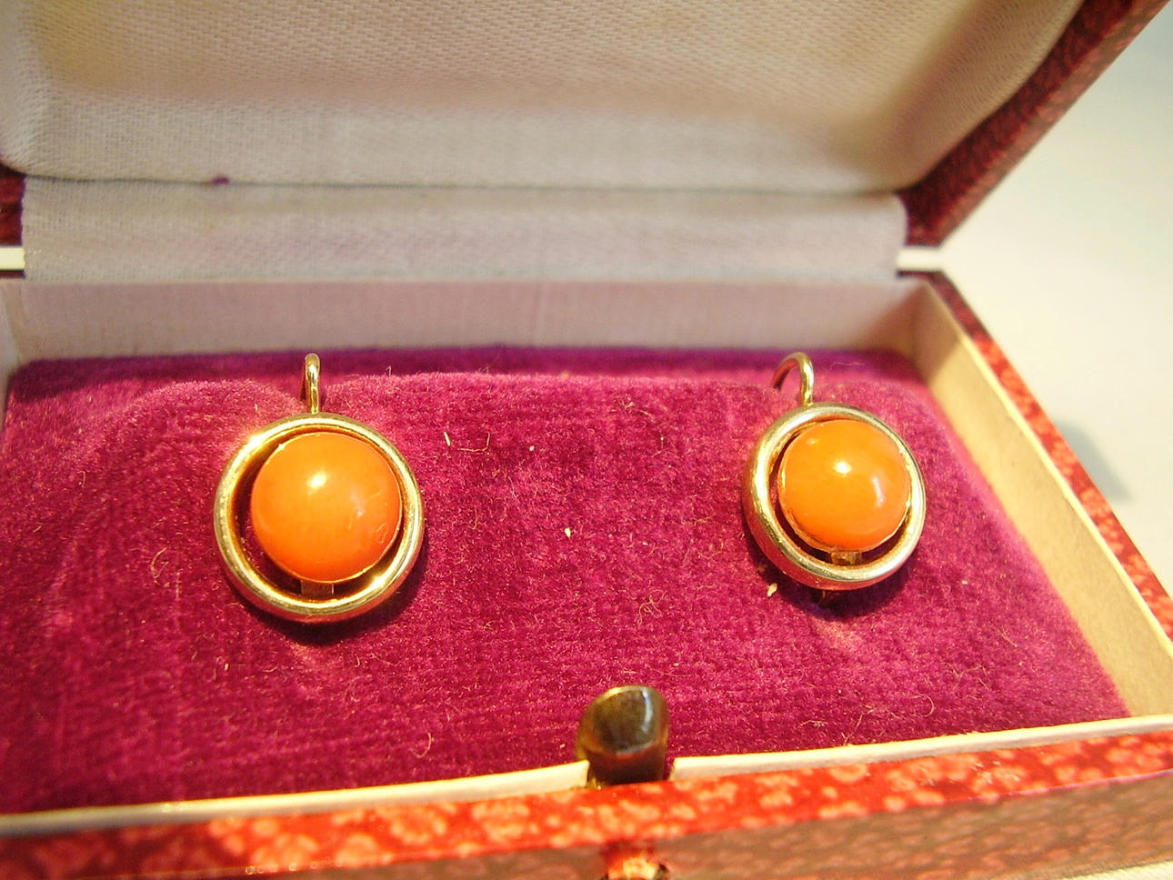 ANTIKA KORALLÖRHÄNGEN gult guld 585 runt 1880/1900.