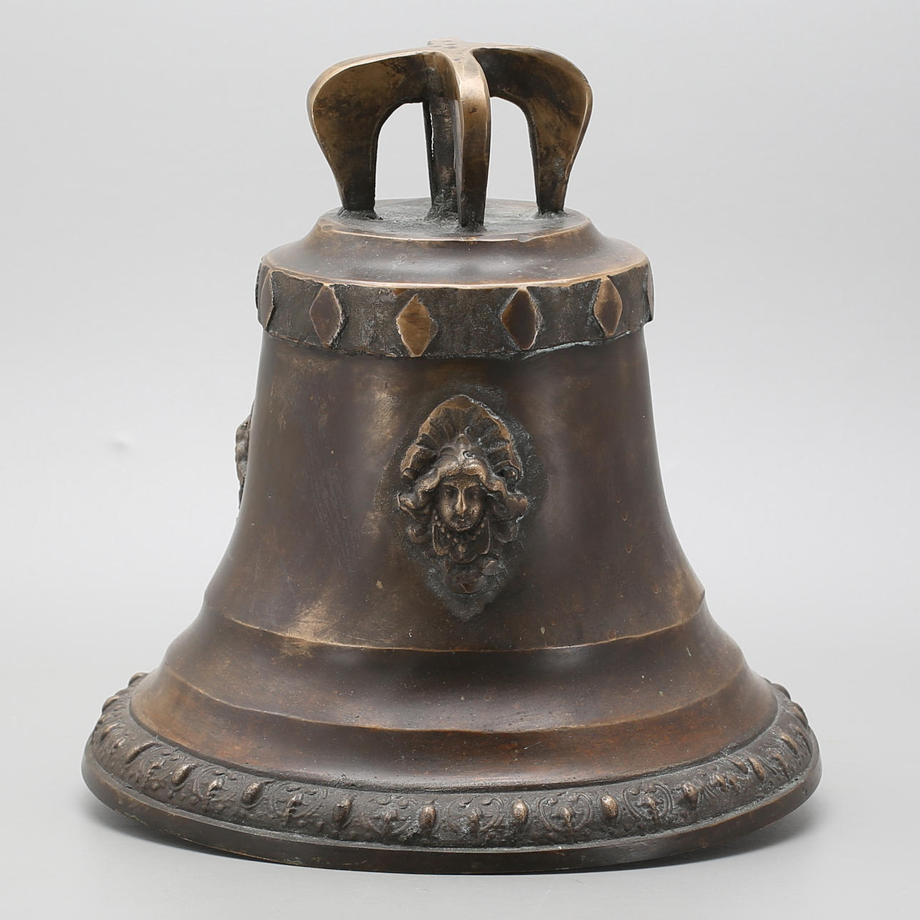 VÄLLINGKLOCKA, Skultuna Bruk, malm, 1800-tal.