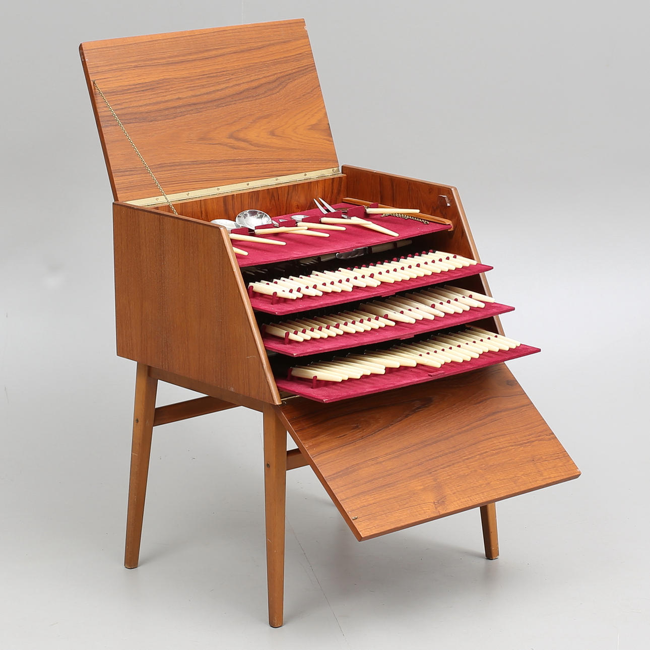 SCHATULL, Teak, Stig- bolaget, Malmö samt BESTICK, 122 delar, "Venus", 1960-tal.