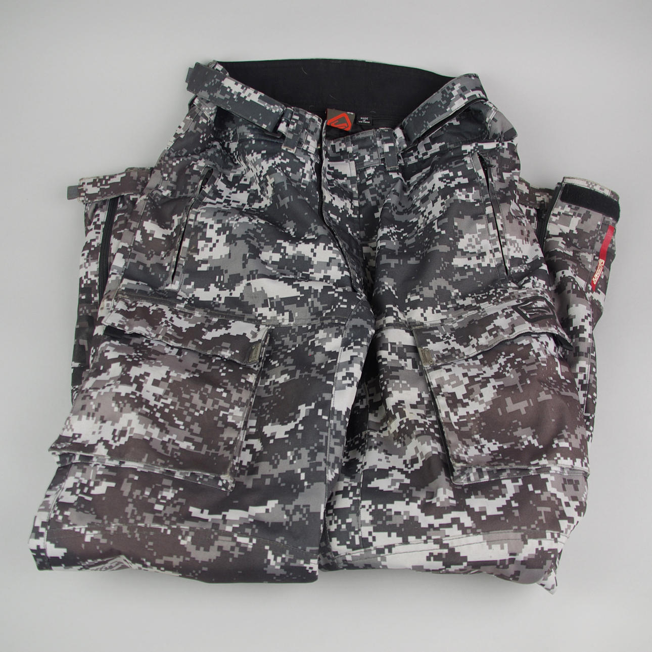 MOTORCYKELBYXOR, Scott.