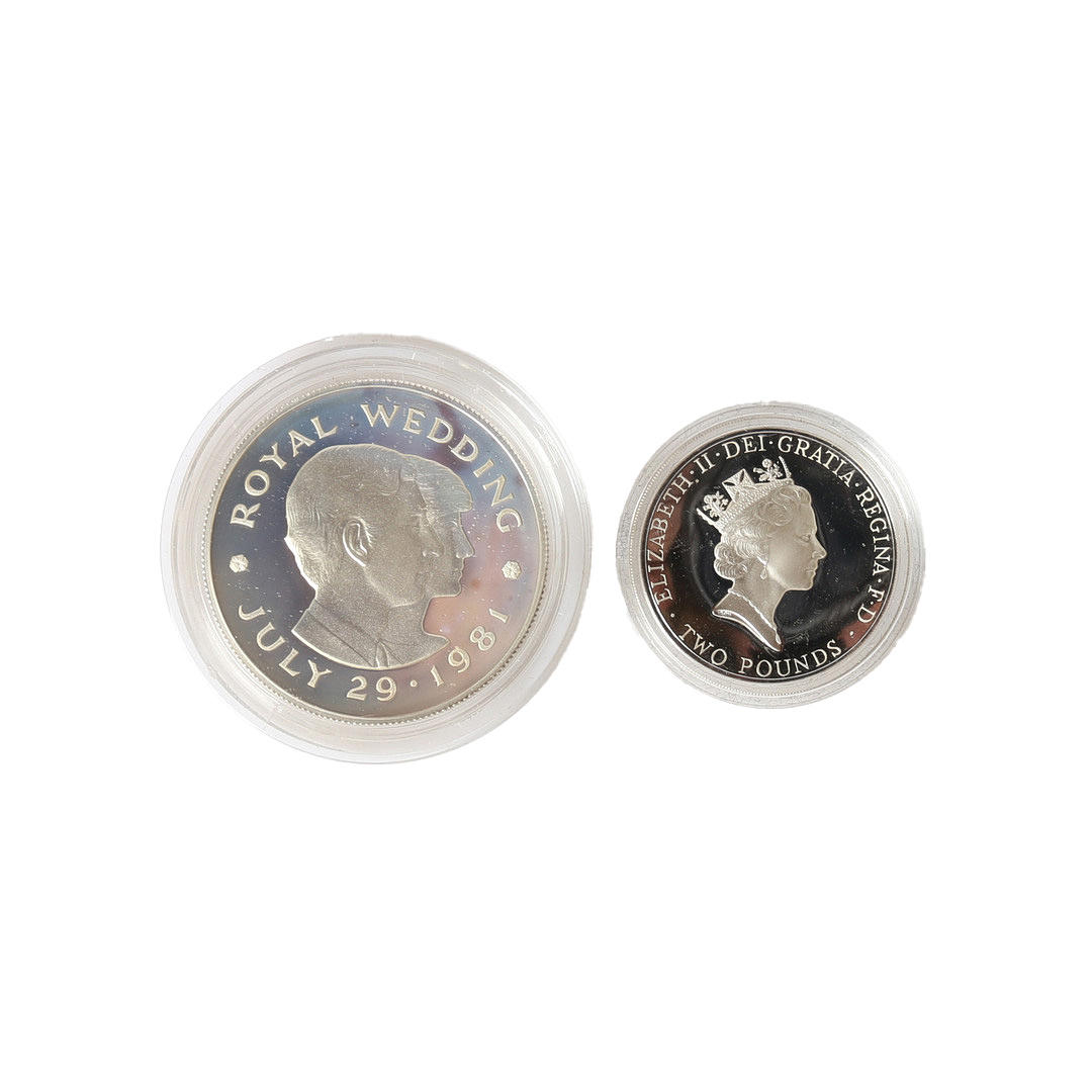 DOS MONEDAS A PRUEBA DE PLATA.