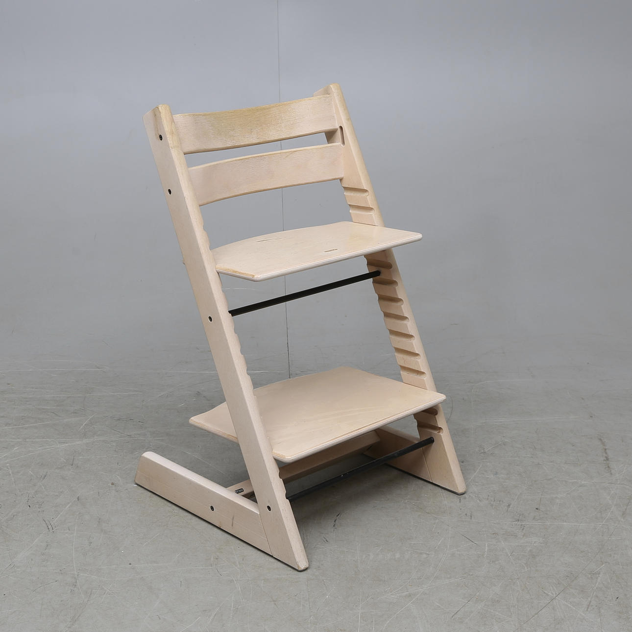 BARNSTOL, Stokke, Norge, tripp trappmodell, 2000-tal.