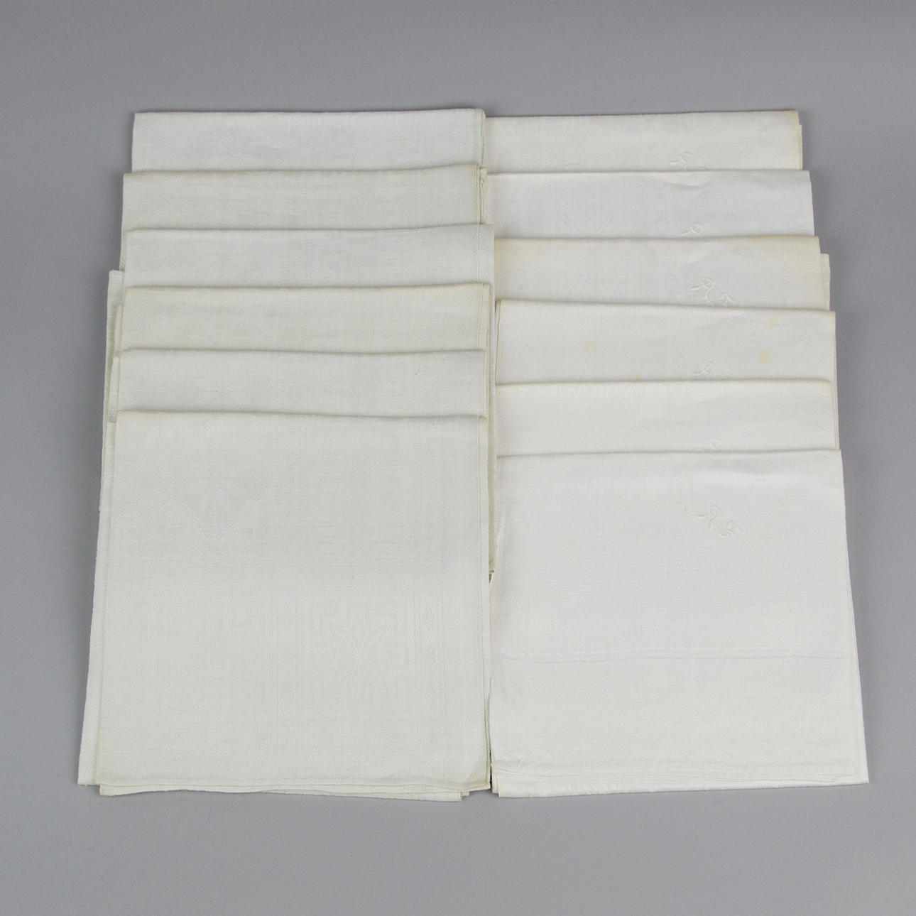 LINNESERVETTER, 2 olika mönster.