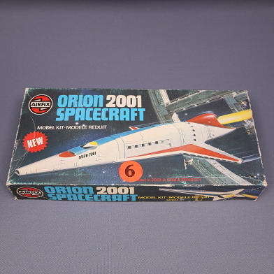 BYGGSATS RYMDSKEPP, vit plast, Orion 2001 Spacecraft, Airfix - England.