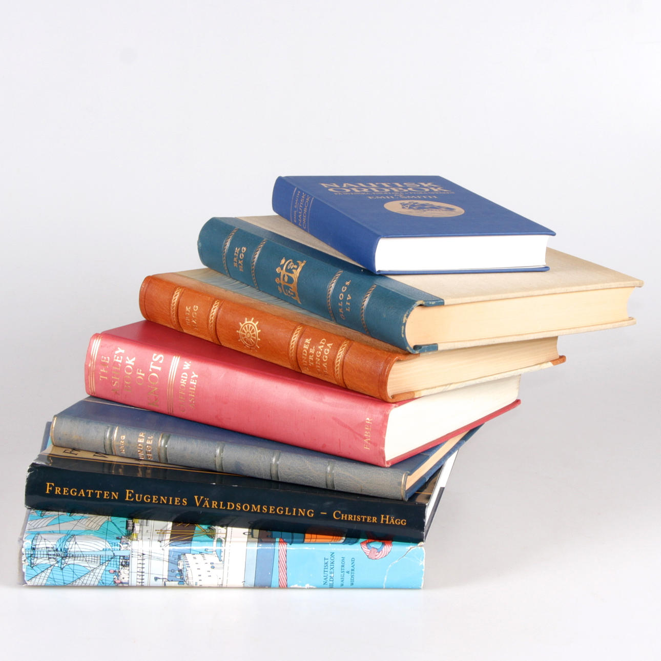 BÖCKER, 7 st. Om nautika, delvis Erik Hägg och "The Ashley book of knots", av Clifford W Ashley.