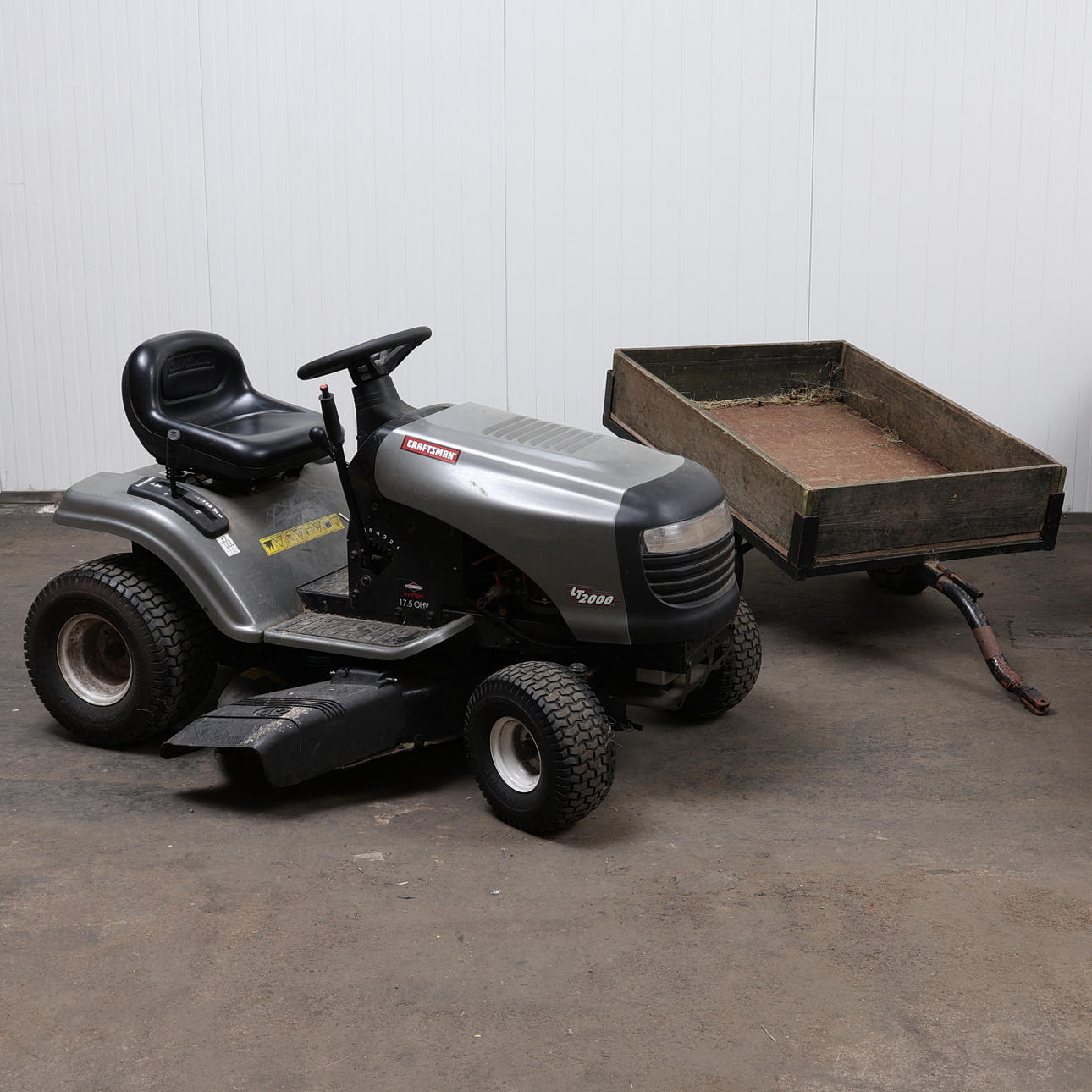 Riding mower, Craftsman LT 2000 and trailer.
