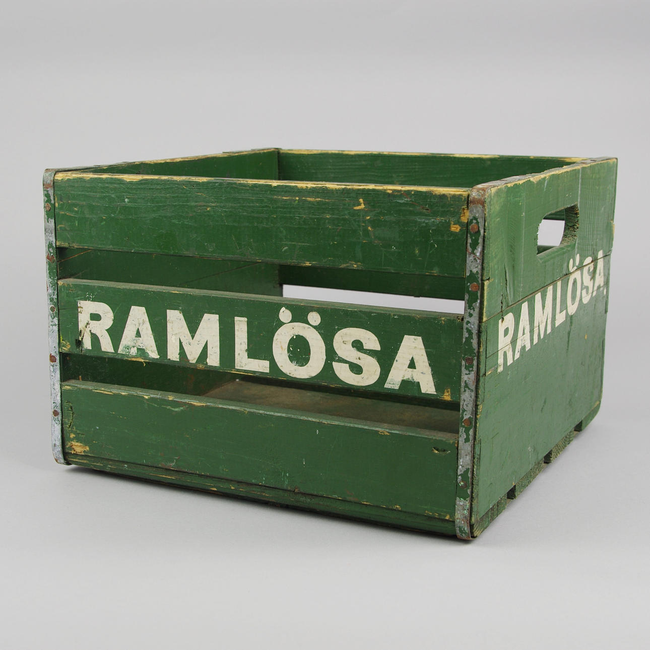 LÄSKBACK, målat trä, Ramlösa.