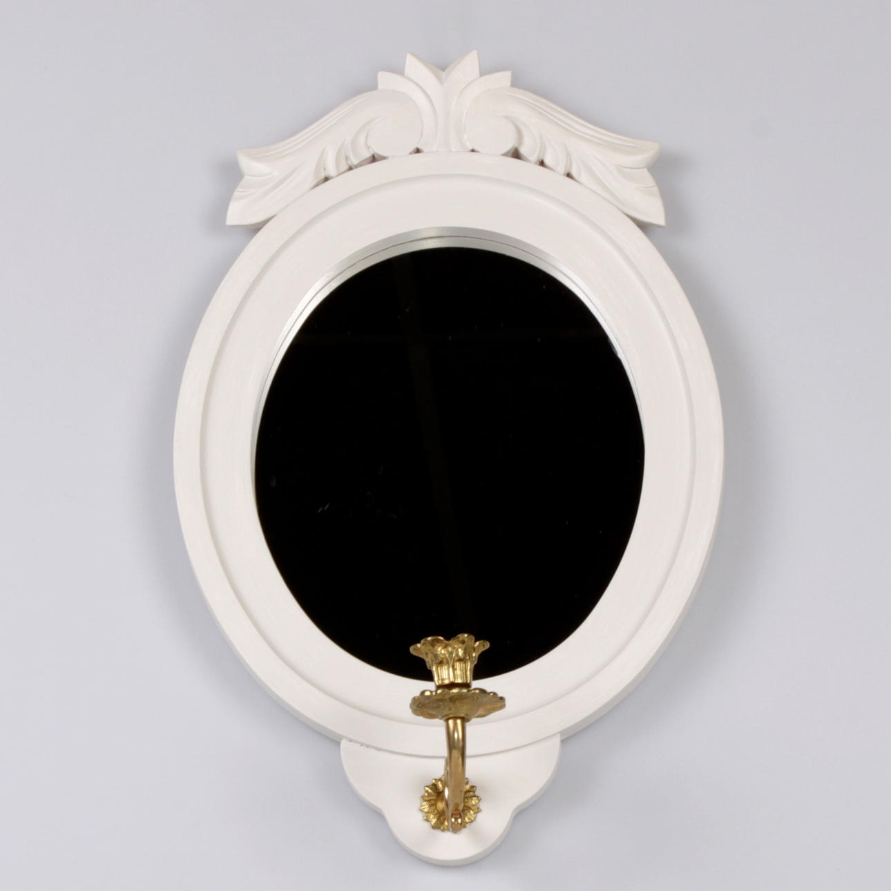 SPEGEL, med hållare för ett ljus,bemålad, Åhmells, 1900-tal.