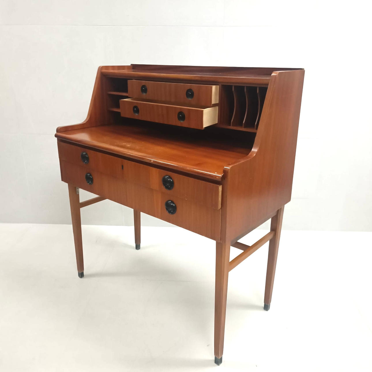 STATION/SEKRETÆRBORD, 1960'er, teak.