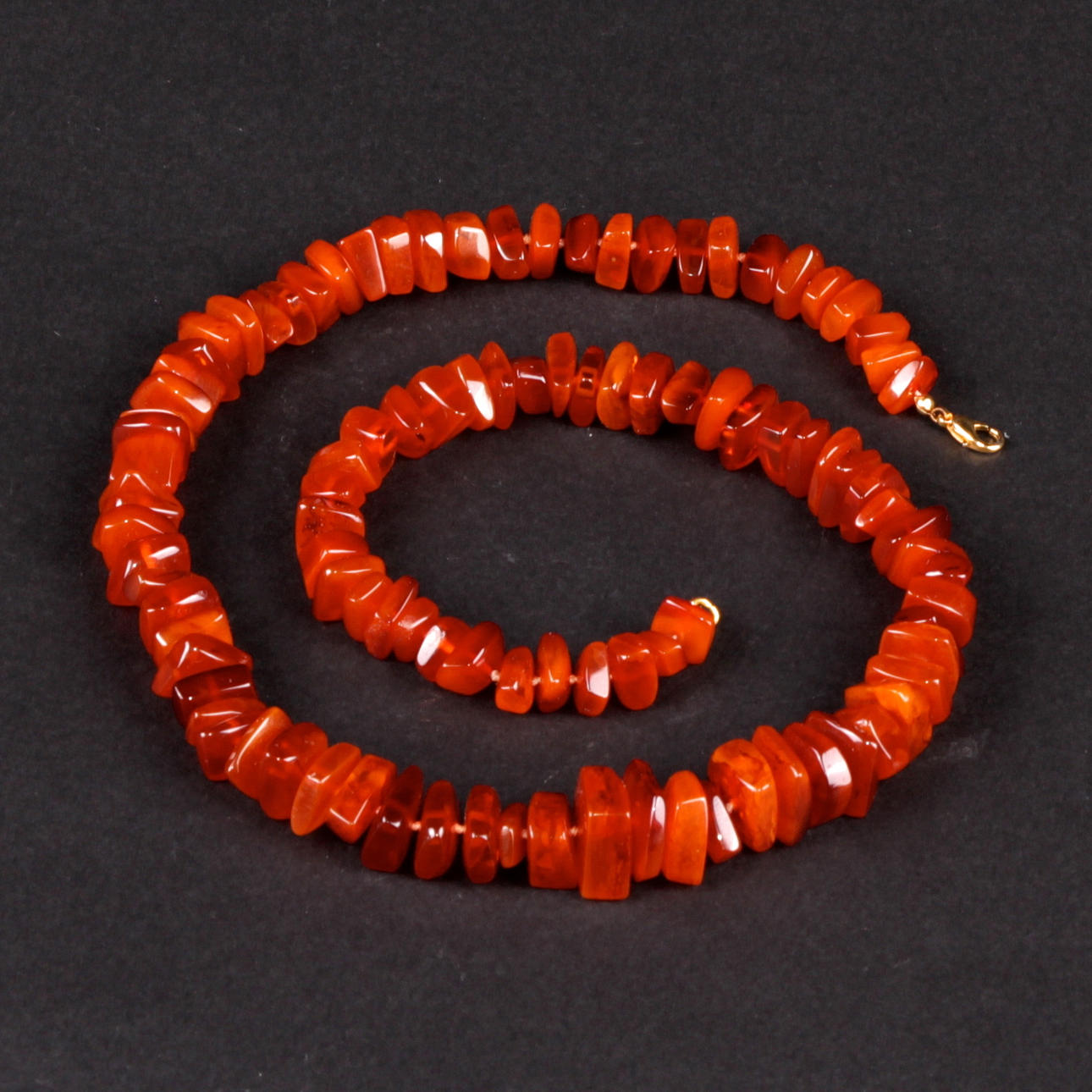 HALSBAND, bärnsten, 1900-talets andra hälft.