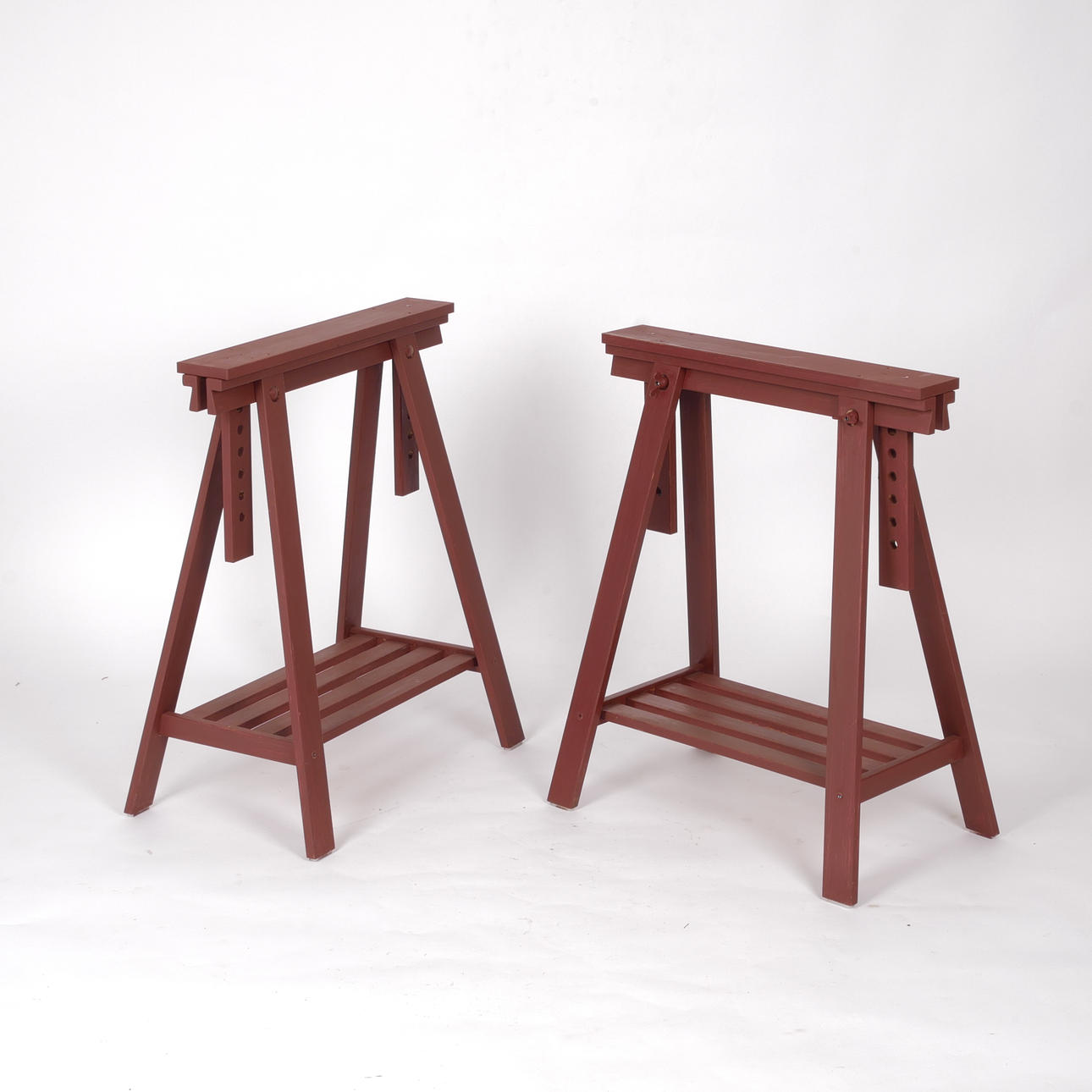 BENBOCKAR, två stycken, höj-/sänkbara, samtida.