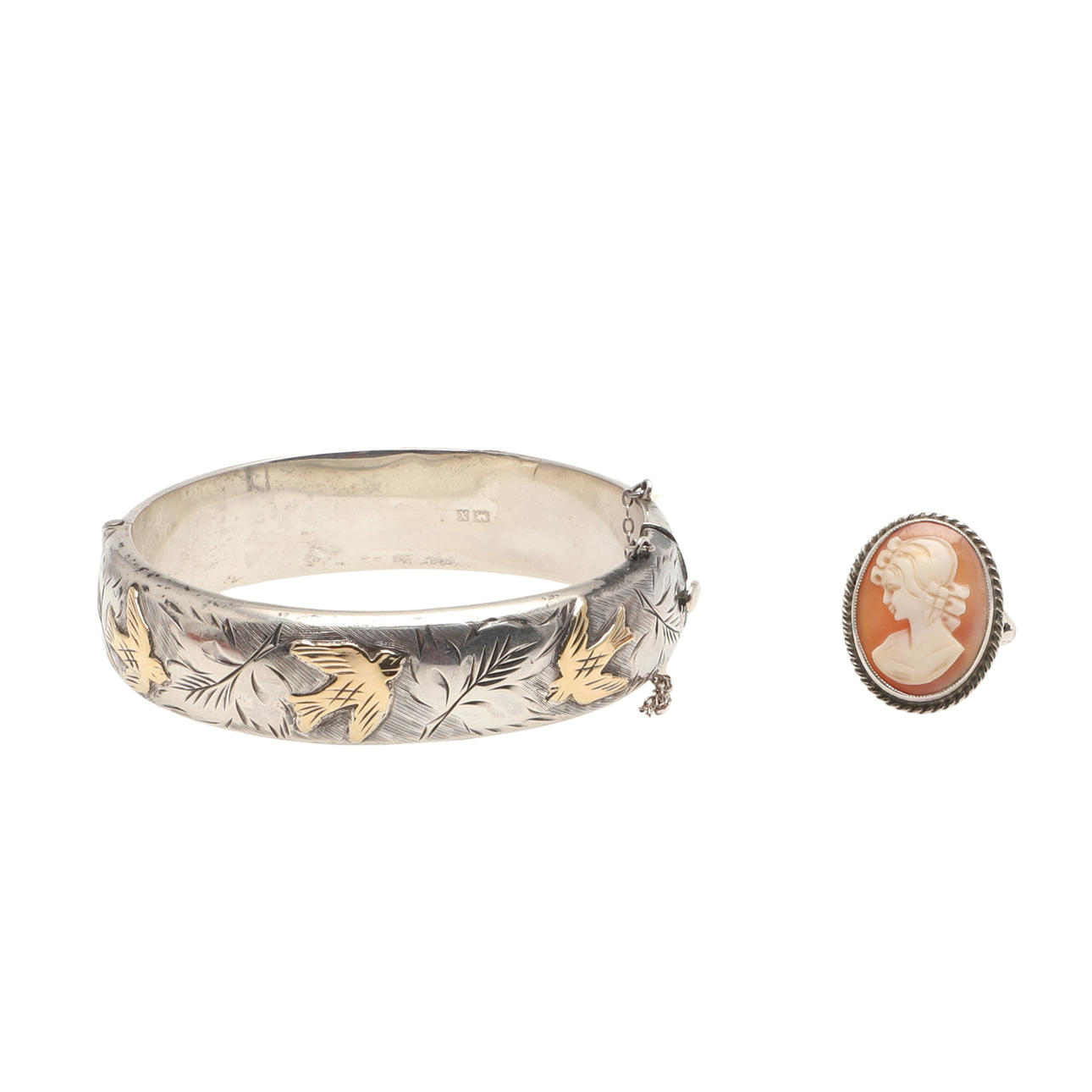 ARMBAND, SILVER OCH CAMEORING, 1970-TAL.